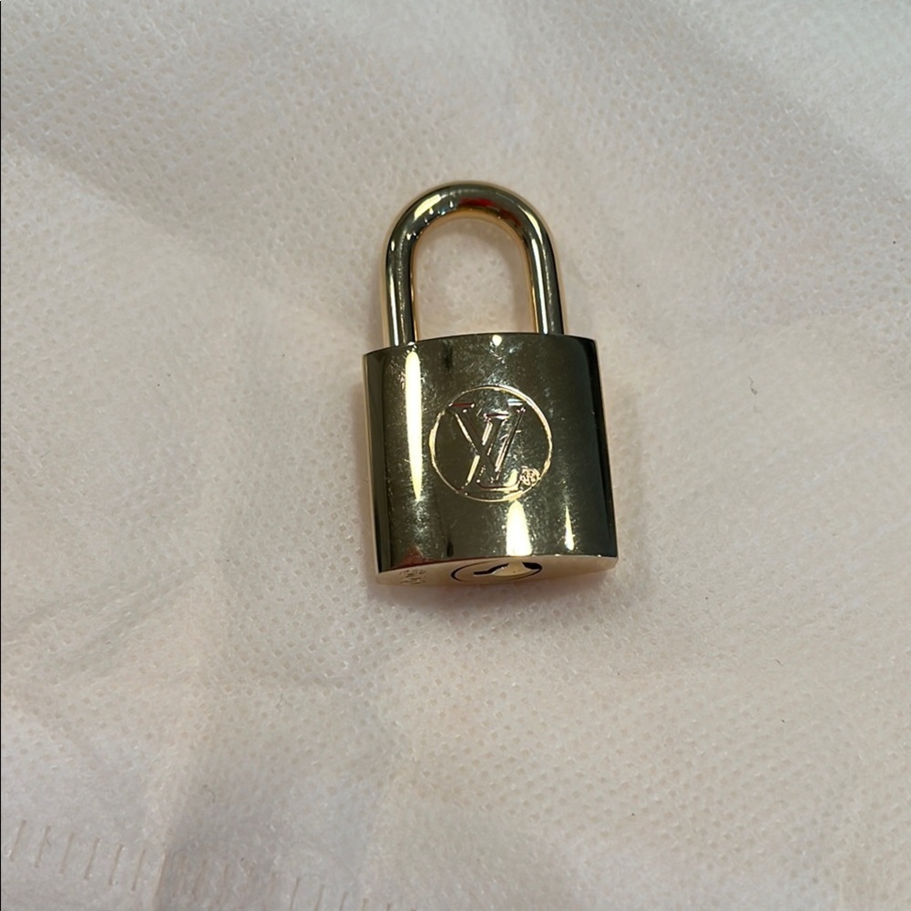 Louis Vuitton Gold Tone Lock #609